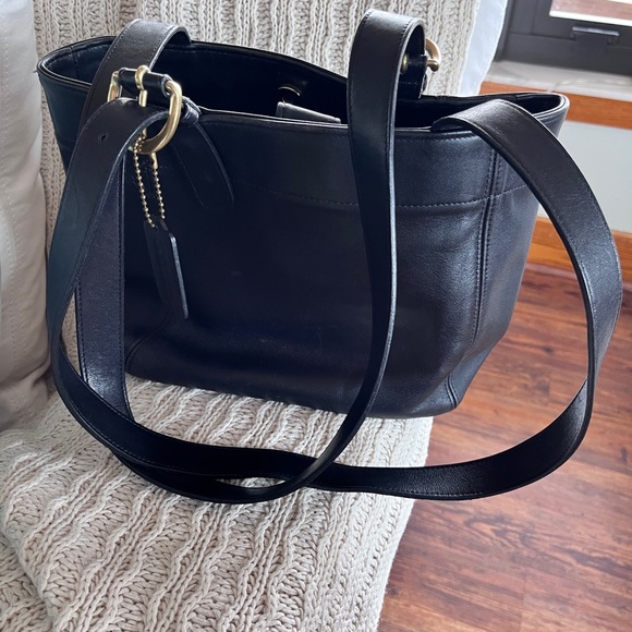 Coach Vintage All Black Leather Double Strap Shoulder Bag. - Picture 4 of 8